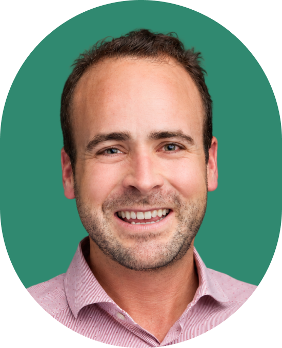 A man with short brown hair and a light beard smiling against a green circular background.